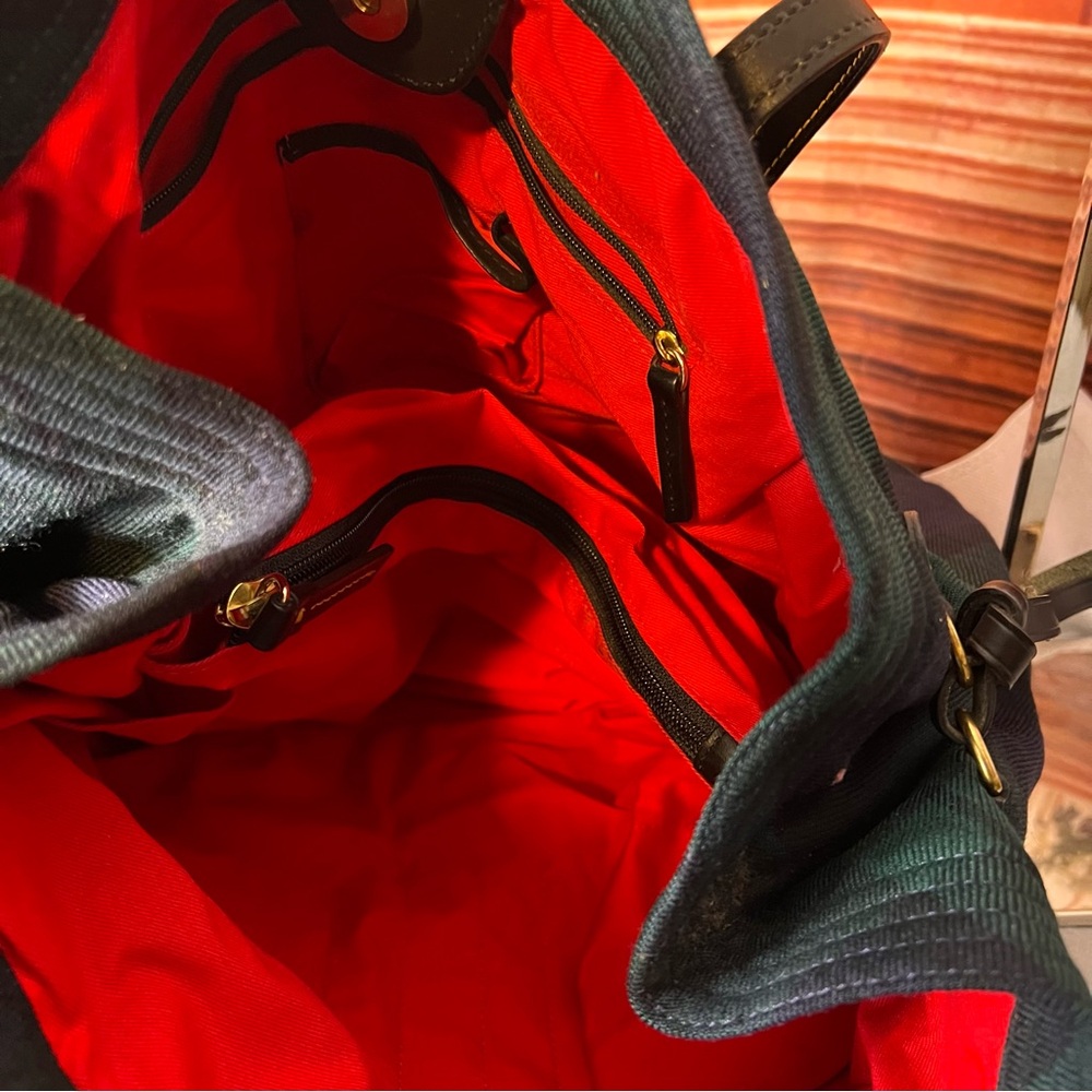 Dooney & Bourke Tartan Victoria tote bag with a green and black plaid, leather - Picture 6 of 16